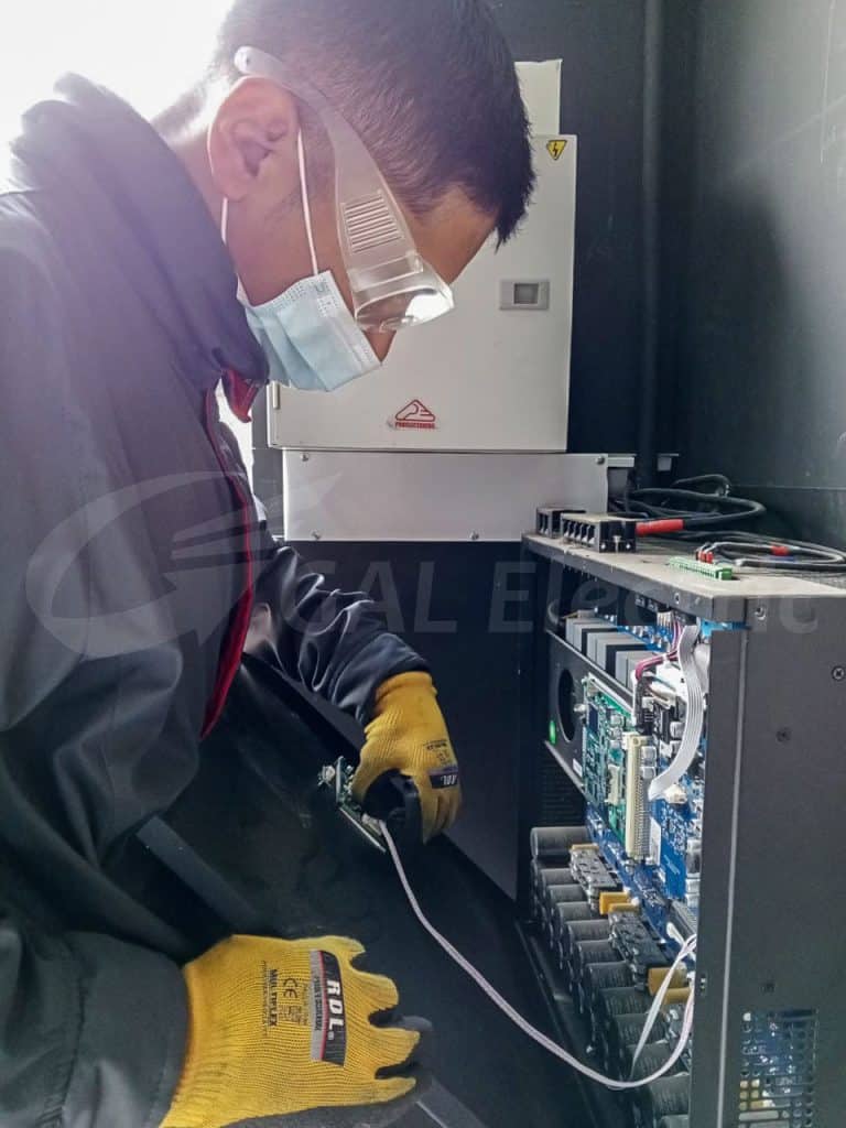 Calypso del Caribe — Corrección de factor de potencia y regulación de voltaje